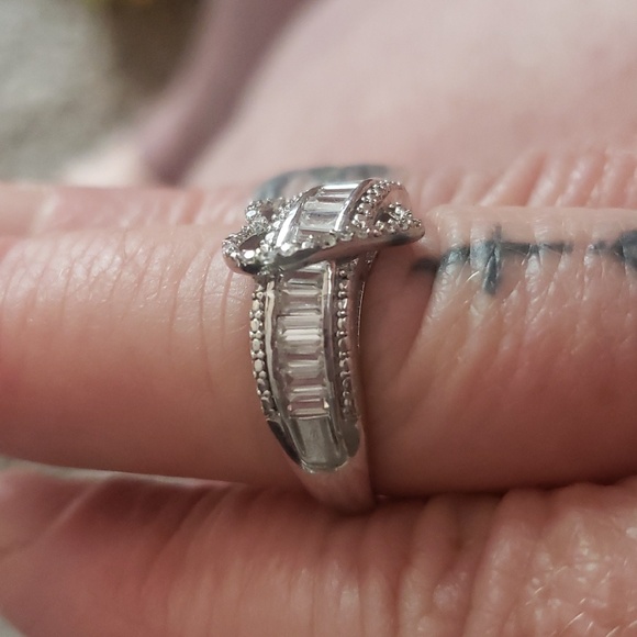 Ring - Picture 2 of 3